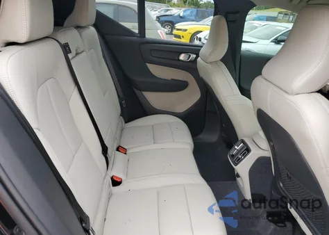 2026 Volvo Xc40 Ultra z USA, uszkodzony, nr VIN YV4L12UM1T2660279